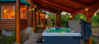 Shooting Star Lodge | Near Yellowstone + Hot Tub