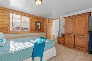 4 Schlafzimmer, Schreibtisch, Bügeleisen/Bügelbrett, Reisekinderbett