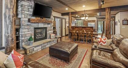 Hot Tub - Game Room - Sleeps 20 - 35mi to Yellowstone