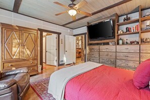 5 makuuhuonetta, työpöytä, vauvan matkasänky, ilmainen Wi-Fi