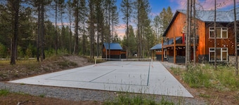 Isle Haven | Pickleball-Hot Tub-Theater-Fire Pit