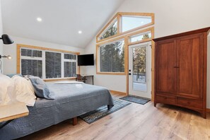 5 soverom, skrivebord, wi-fi (inkludert) og sengetøy