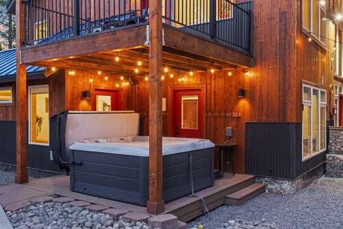 Isle Haven | Pickleball-Hot Tub-Theater-Fire Pit