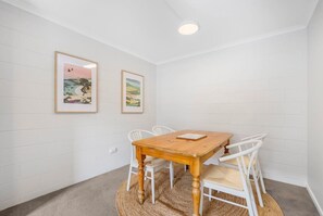 Dining - Modern and Central with Parking (North Hobart)