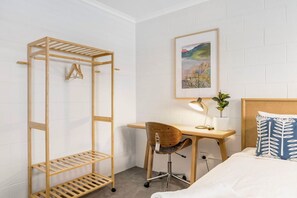 2 bedrooms, desk, iron/ironing board, WiFi