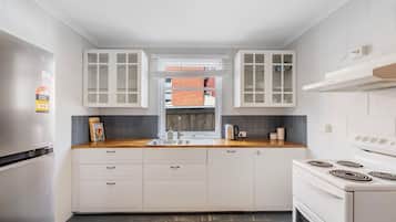 冰箱、微波炉、烤箱、炉灶