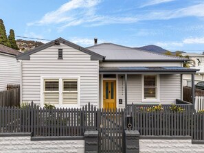 Exterior - Cosy & Private Escape in the Bay (Sandy Bay)