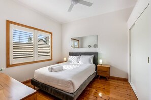 2 bedrooms, iron/ironing board, WiFi, bed sheets - Cosy & Private Escape in the Bay (Sandy Bay)