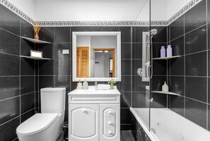 Hair dryer - Cosy & Private Escape in the Bay (Sandy Bay)