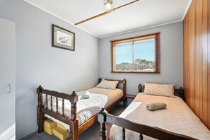 3 bedrooms, desk, iron/ironing board, travel crib