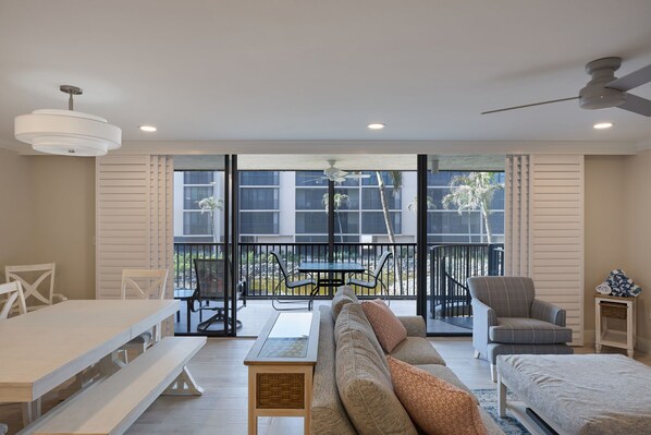 TV, offices - Stunning Sundial Resort Residence with Den and Private Cabana (Sanibel)