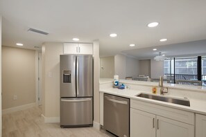 Fridge, microwave, oven, stovetop - Stunning Sundial Resort Residence with Den and Private Cabana (Sanibel)