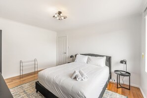 3 bedrooms, iron/ironing board, bed sheets