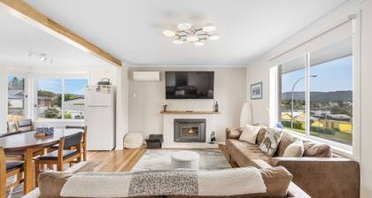 Modern Coastal Escape in Triabunna