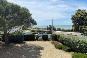 Property grounds - Charming 3-bedroom apartment Royan Pontaillac with WiFi sea view (Royan)
