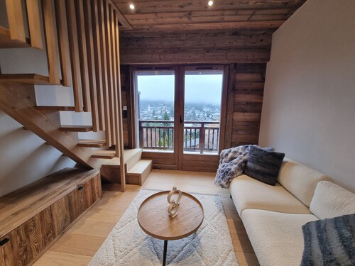 7 minutes from the center and superb mountain views