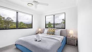 3 bedrooms, iron/ironing board, WiFi, bed sheets