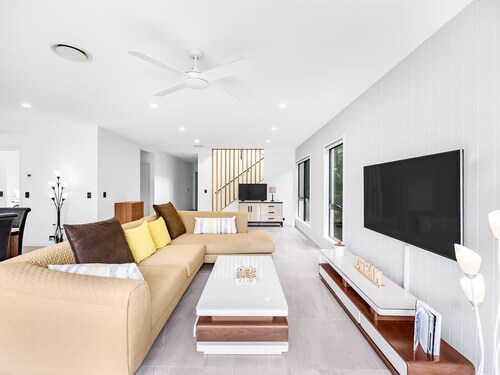 1min to Shop! BrandNew 4BR Modern Home Central A/C