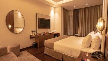 Executive Single Room, 1 King Bed | Soundproofing, iron/ironing board, free WiFi