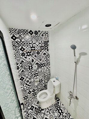 Shower, hair dryer, bidet, towels - Villa 04 Bedroom, Pool, Private, Near Beach, Ngu Hanh Son, Da Nang (Da Nang)