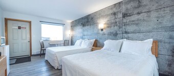 บลู ฮอร์ส โมเทล