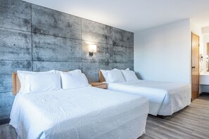 Superior Double Room | Laptop workspace, soundproofing, WiFi (free), bed sheets - BLUE HORSE MOTEL (Beiseker)