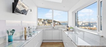 Bosuns Cottage - pet friendly/sea views