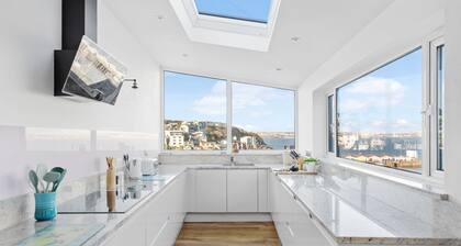 Bosuns Cottage - pet friendly/sea views