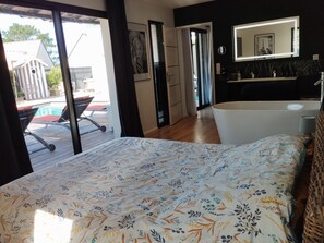 3 Schlafzimmer, Schreibtisch, Bügeleisen/Bügelbrett, Reisekinderbett