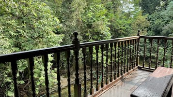 Comfort Room | Balcony