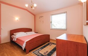 2 bedrooms, free WiFi, bed sheets
