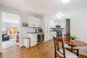 冰箱、微波炉、烤箱、炉灶