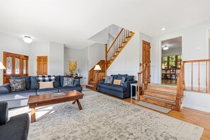 Smart TV, DVD player, books, stereo - Cellar's Choice: Elegant Farmhouse Gem with Wine Cellar in Scenic Countryside (Newberg)