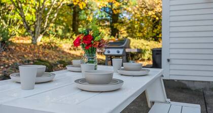 Cellar's Choice: Elegant Farmhouse Gem with Wine Cellar in Scenic Countryside