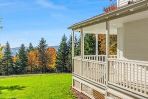 Terrace/patio - Cellar's Choice: Elegant Farmhouse Gem with Wine Cellar in Scenic Countryside (Newberg)