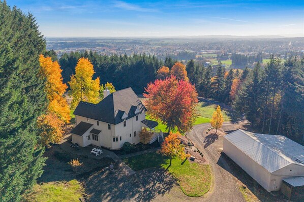 Exterior - Cellar's Choice: Elegant Farmhouse Gem with Wine Cellar in Scenic Countryside (Newberg)