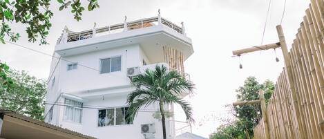 Fachada de la propiedad