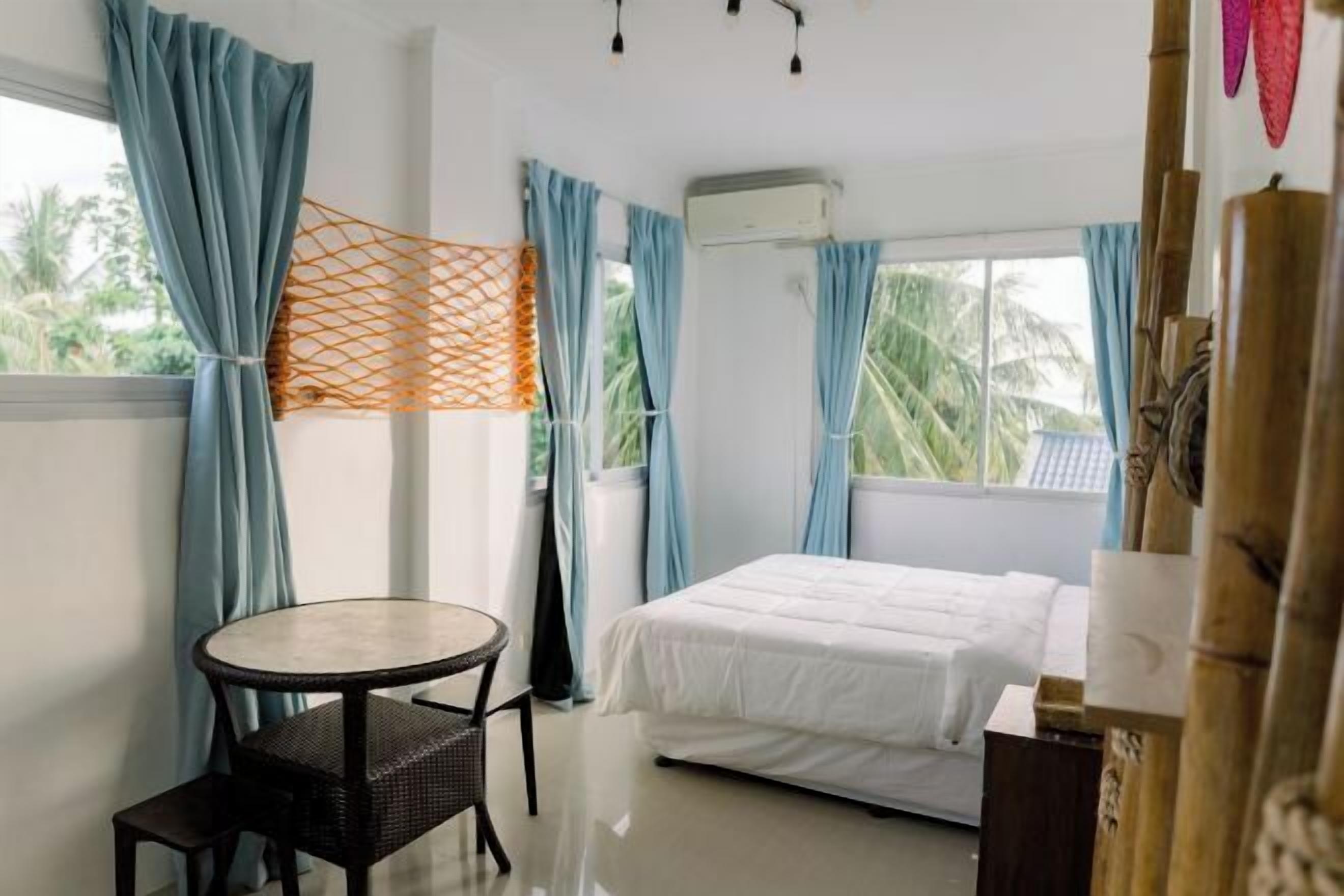 Hypo-allergenic bedding, minibar, free WiFi