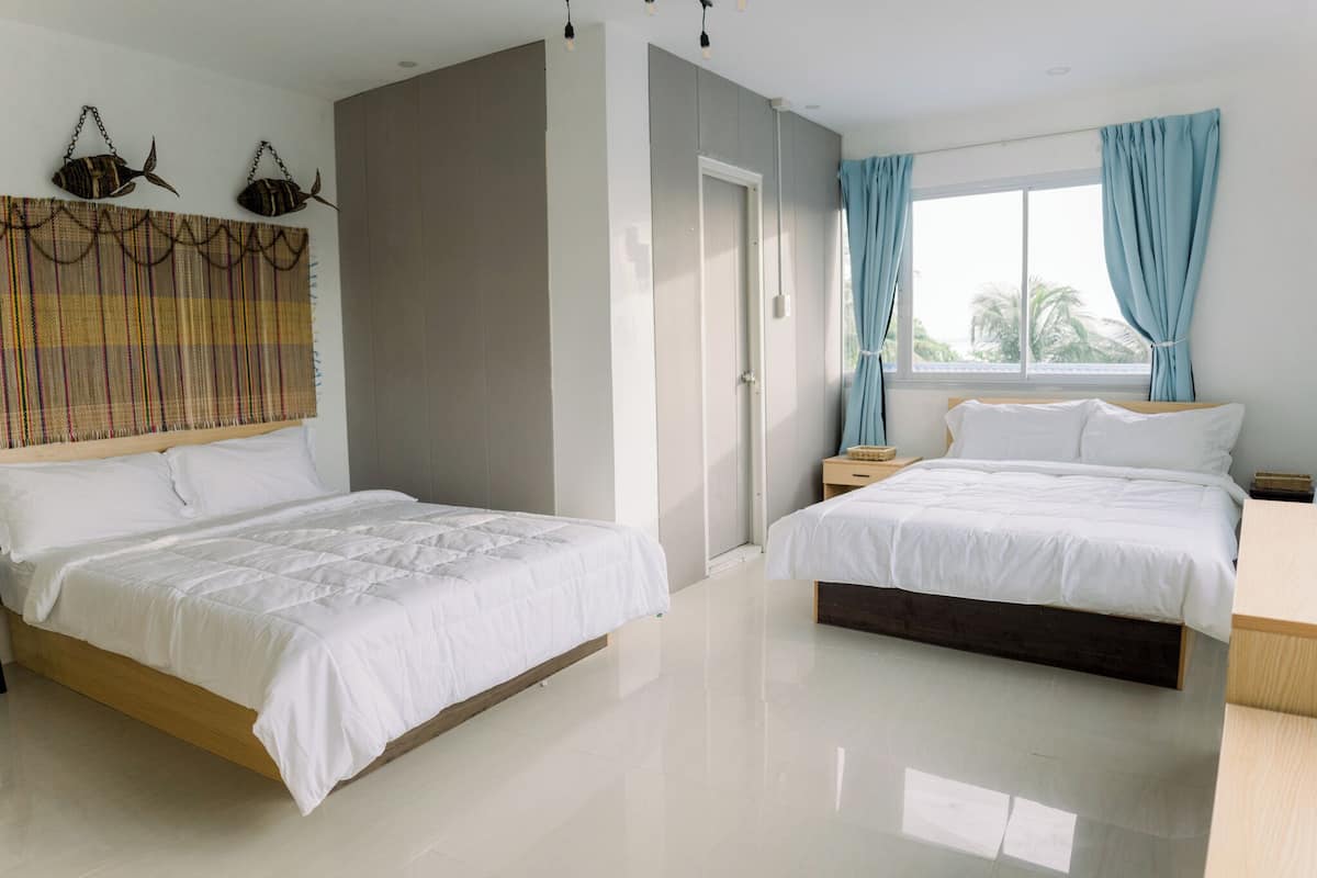 Hypo-allergenic bedding, minibar, free WiFi