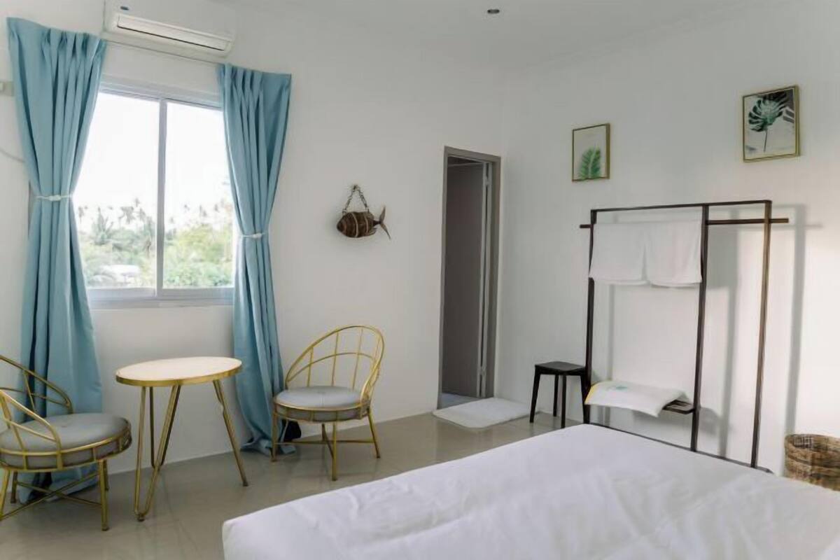 Hypo-allergenic bedding, minibar, free WiFi