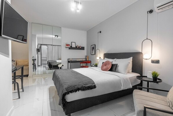 1 bedroom, desk, iron/ironing board, WiFi