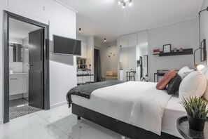 1 bedroom, desk, iron/ironing board, WiFi