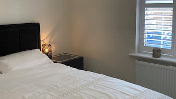4 bedrooms, desk, iron/ironing board, free WiFi