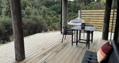 Paparoa Escape-Bush Walk, Hot Tub, Serene Views, Peaceful Escape & Dog Friendly.