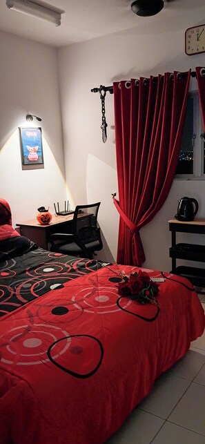 1 bedroom, iron/ironing board, WiFi, bed sheets - The Red Room @ Alanis Residence Sepang, KLIA1 and KLIA2 (Sepang)