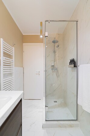 Appartement Deluxe, 2 chambres, balcon, vue ville | Salle de bain