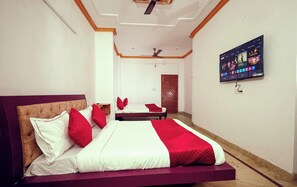 Espacio para trabajar con laptop, wifi gratis y ropa de cama 