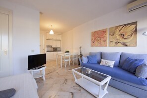 Smart TV - Studio in Marbella with Beachfront Pool (Marbella)
