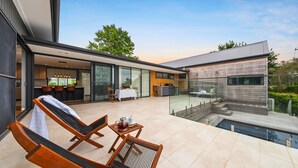 A modern house with a spacious patio, a dining area, and a kitchen.