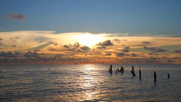 Una spiaggia nelle vicinanze